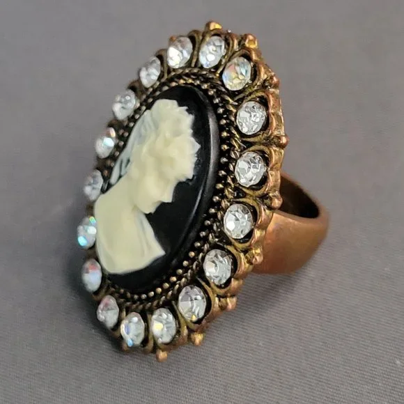 Womens Gold Tone Carved Cameo Ring With Crystal Halo Metal Accents Size 7 - Picture 3 of 6